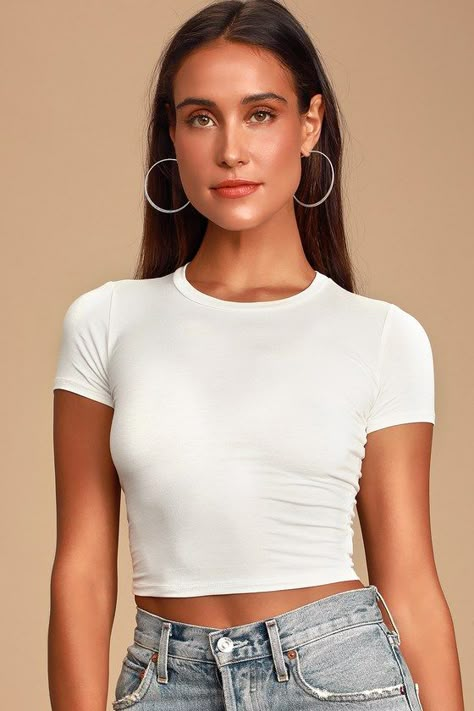 Crop Top Outfit Ideas, White Crop Top Outfit, Crop Top Blanco, Top Outfit Ideas, Crop Top Outfit, Cropped White Tee, Modest Wedding Dress, School Looks, Modest Wedding