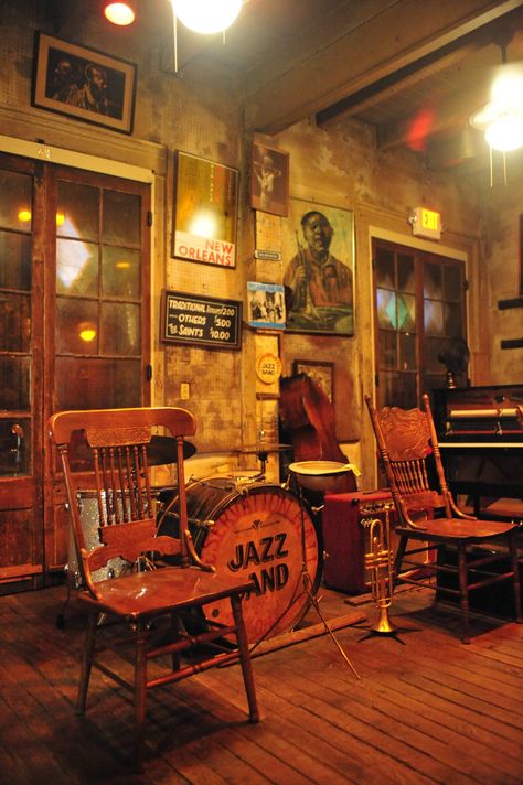 Insider’s Travel Guide to New Orleans | Vogue New Orleans Bar, Drag Brunch, Things To Experience, Travel New Zealand, New Orleans Travel Guide, Arte Jazz, New Orleans Music, Preservation Hall, Purple Mountains