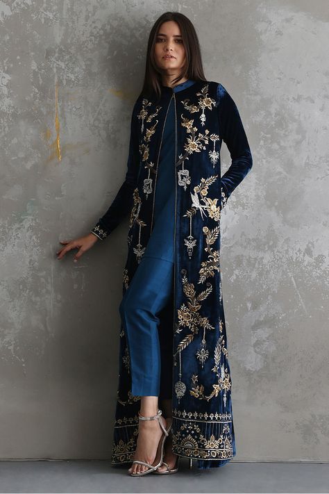 Winter Suits, Ethno Style, Velvet Dress Designs, Pakistani Fashion Party Wear, Pakistani Fancy Dresses, Dresses Classy, Indian Dresses Traditional, Dress Design Patterns, Pakistani Dress