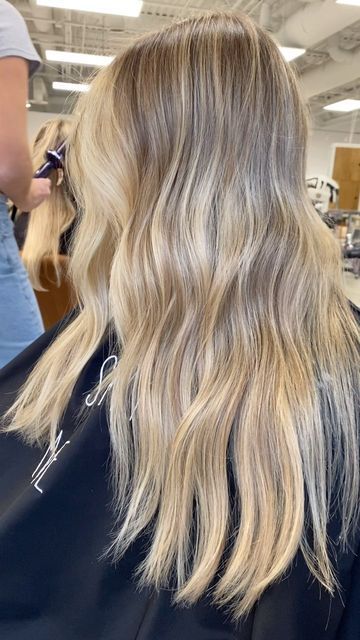 《 Olivia Leathers | Hairstylist 》 on Instagram: "In l o v e with this hair🤩 a bright face frame melted into a dimensional and low maintenance grow out 🫶🏻 @madeleinerose20 • • • • #blendybalayage #blendyblonde #dimensionalblonde #brightfaceframe #hairtrends #atlhair #hairinspo #rootyblonde" Blonde Balayage That Grows Out Well, Dimensional Low Maintenance Blonde, Blonde Hair Inspo Low Maintenance, Blonde And Brown Hair Color Straight, Full Bolyoge, Lived In Bright Blonde Balayage, Bright Lived In Blonde Hair, Blonde Hair That Grows Out Well, Blonde Hair Lived In