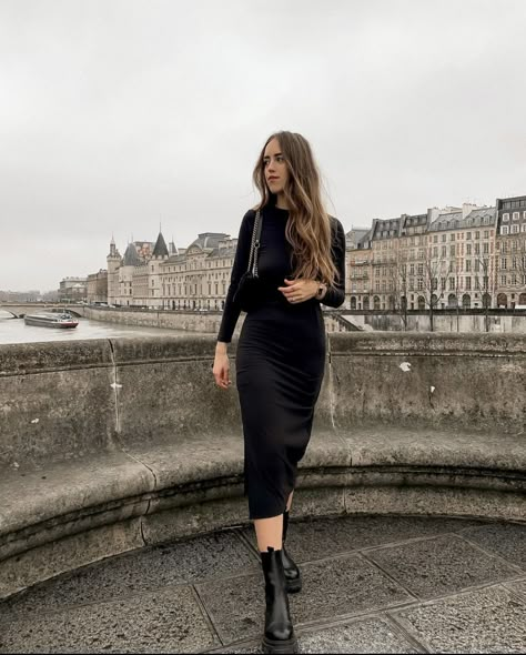 Body Con Dress Outfit Winter, Winter Outfits With Dresses, Goth Fashion Aesthetic, Ring Outfit, Bodycon Dress Winter, Black Dress Outfit Casual, Boots Outfit Ideas, Body Con Dress Outfit, Dress Styling