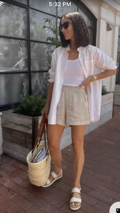 Linen Shirt Shorts Outfit, May Fashion 2024, Summer Outfits Linen Shorts, Chic Holiday Outfits Summer, Colorado Springs Outfits Summer, Chic Casual Summer Outfits, Tan Linen Shorts Outfit, Coastal Grandmother Summer Outfits, Summer Outfit Italy