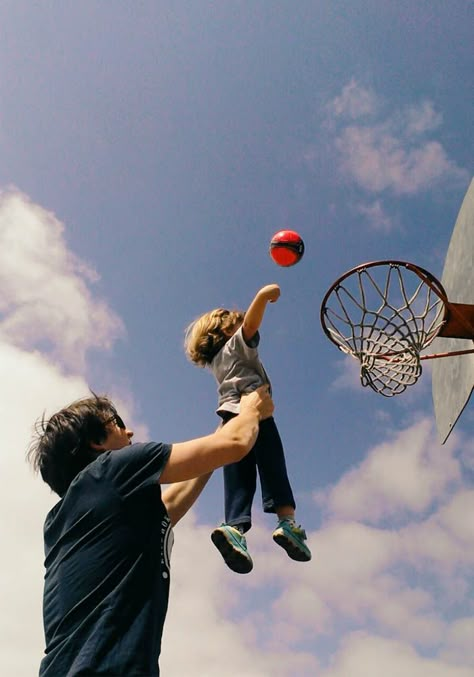 Family Basketball Photo Shoot, Sport Family Photoshoot, Day In The Life Photography, Father And Son Basketball, Running With Kids, Basketball Family, Father Son Photos, Family Branding, Vsco Journal