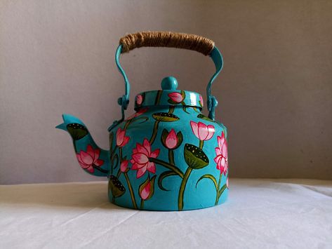 Home decor Painting On Kettle, Pichwai Bottle Art, Kettle Painting Ideas, Kettle Painting Diy, Tea Kettle Painting, Chai Kettle, Rickshaw Painting, Kettle Painting, Rickshaw Art