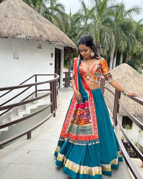 Embracing our rich cultural heritage! Our Chaniya Choli collection is a vibrant tribute to the traditional attire of Gujarat. Each piece is carefully crafted to showcase the intricate designs, colors, and patterns that make this outfit so iconic. @rups_boutique #ChaniyaCholi #GujaratiHeritage #usa #TraditionalAttire #CulturalFashion #india #NavratriVibes #DiwaliFashion #IndianWear #handcraftedwithlove Gamthi Work Chaniya Choli, Gujrati Saree Look With Pallu, Latest Chaniya Choli Design For Navratri, Chaniya Choli Blouse Pattern New, Chaniya Choli Designs Weddings, Bharat Work, Garba Choli, Navratri Ideas, Garba Chaniya Choli