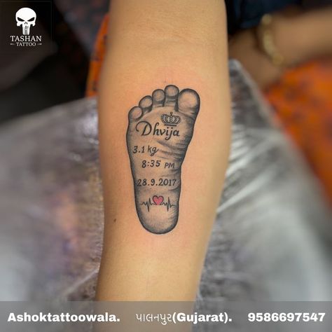 Name Design For Tattoo, Tattoo Ideas For Childs Birth, Jayla Name Tattoos, Tattoo Of Baby Foot Prints, Baby Tattoo Designs Dad, Firstborn Tattoo Ideas, Kids Footprint Tattoo, Baby Hand And Foot Print Tattoo, Mother Daughter Hand Tattoos