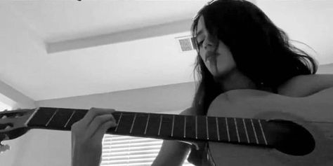 Jenna Ortega guitar Jenna Ortega Rares, My Woman, Funny Arabic Quotes, Her Eyes, Jenna Ortega, My Gf, Aaliyah, Playing Guitar, Fame Dr