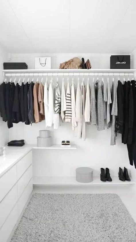 Minimalist Boutique, Lots Of Clothes, Boutique Website, Closet Organization Ideas, Dressing Room Decor, Walk In Closet Design, Minimalist Closet, Wardrobe Organisation, Open Closet