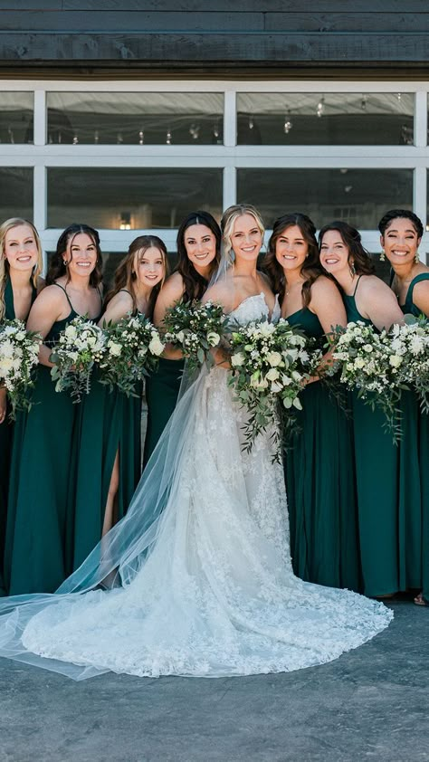 Wedding Bouquets Emerald Green, Emerald And White Wedding, Green Bridesmaid Dresses Spring, Emerald Green And White Wedding, Rivini Wedding Dress, Green Spring Wedding, Emerald Wedding Colors, Emerald Green Wedding Theme, Green Wedding Decorations