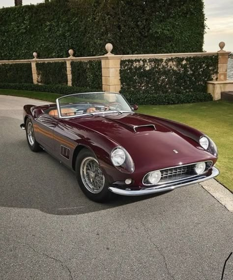 Maroon Porsche, Ferrari In Italy, Ferrari Vintage, Old Vintage Cars, Carros Vintage, Mercedes Sl, Ferrari 250, Ferrari F40, Classic Sports Cars