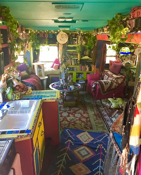 Wagon Home, Mumbai House, Estilo Kitsch, Comfy Room, 2024 Bedroom, Living Aesthetic, Hippie House, Hippy Room, Hippie Homes