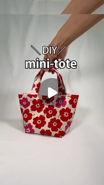 How To Sew A Lunch Bag, How To Make Bag, How To Make A Bag, How To Make A Tote Bag, Mini Tote Bag Pattern, Small Tote Bag Pattern, Diy Mini Bag, Bag Diy Handmade, How To Make Bags