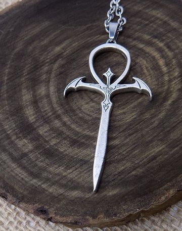 Best one I could find Vampire The Masquerade Bloodlines Ankh necklace https://zantijewelry.com/products/vampire-ankh Vampire Ankh Tattoo, Masquerade Tattoo, Vampire Ankh, Vintage Grunge Aesthetic, Gifts For Besties, Ankh Tattoo, Vampire The Masquerade Bloodlines, Vampire Ball, Vampire Necklace