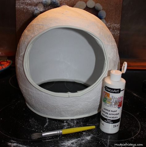 Diy Space Helmet How To Make, Paper Mache Helmet Diy, Astronaut Dress Up Diy, Astronaut Costume Helmet, Diy Astronaut Helmet Cardboard, Astronaut Family Costume Diy, Astronaut Kids Costume, Spaceman Costume Diy, Space Headband Diy