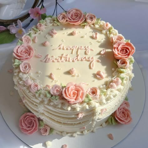 Tårta Design, Bolo Vintage, Vintage Birthday Cakes, Sweet 17, Sweet 16 Birthday Cake, Sweet 16 Cakes, 16 Birthday Cake, Pink Birthday Cakes, Cake Mini