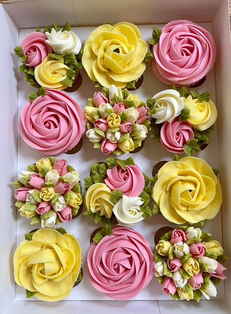 Flower Cupcake Cake, Cupcakes Flores, Cupcake Flower Bouquets, Cupcake Flowers, Cupcake Bouquets, Cupcake Decorating Tips, Decorated Cupcakes, Pretty Cupcakes, Buttercream Cake Decorating