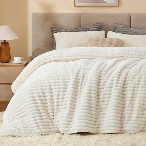 Amazon.com: BEDELITE Fleece Twin Comforter Set -Super Soft & Warm Fluffy Pink Bedding, Luxury Fuzzy Heavy Bed Set for Winter with 1 Pillow case : Home & Kitchen Fluffy Bed Set, Fluffy Bed, Layered Bedding, Fall Bedroom Ideas, Queen Size Comforter Sets, Fluffy Comforter, Velvet Comforter, Plush Bedding, White Bedroom Decor