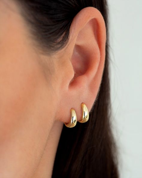 Chunky Huggie Gold 925 Sterling Silver Chunky Hoops Tiny - Etsy Ear Peircings, Second Hole Earrings, Dainty Gold Earrings, Thick Hoop Earrings, Small Gold Hoop Earrings, Small Gold Hoops, Chunky Hoop Earrings, Tiny Earrings, Ear Cuffs