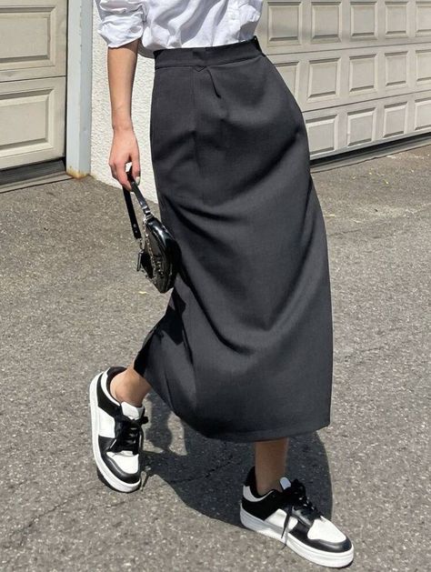 Straight Skirt Outfits, Long Straight Skirt, Black Straight Skirt, Long Skirt Outfits, Minimal Outfit, Early Spring Outfits, Fashion Attire, Plus Size Fashion For Women, Current Fashion Trends