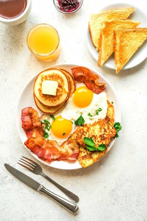 All Day Breakfast Ideas, Traditional German Breakfast, Restaurant Breakfast Photography, Classic American Breakfast, Breakfast Cafe Food, Breakfast Ideas Restaurant, Breakfast Ideas For Restaurant, Breakfast Ideas Pictures, Breakfast Presentation Ideas