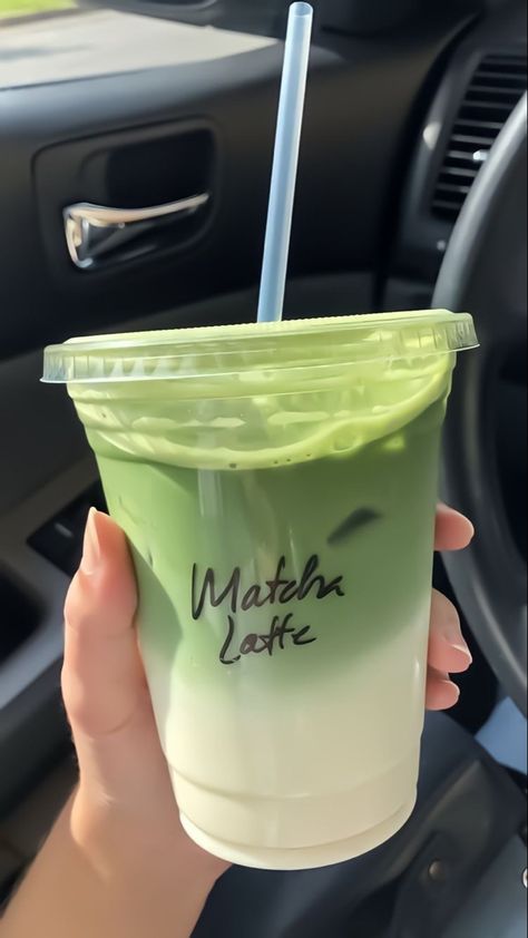 matcha aesthetic, matcha latte, green tea, healthy lifestyle, wellness spa girl, self care Kue Macaroon, Matcha Lover, Matcha Aesthetic, Matcha Coffee, Iced Matcha Latte, Matcha Drink, Coffee Matcha, Coffee Obsession, Iced Matcha