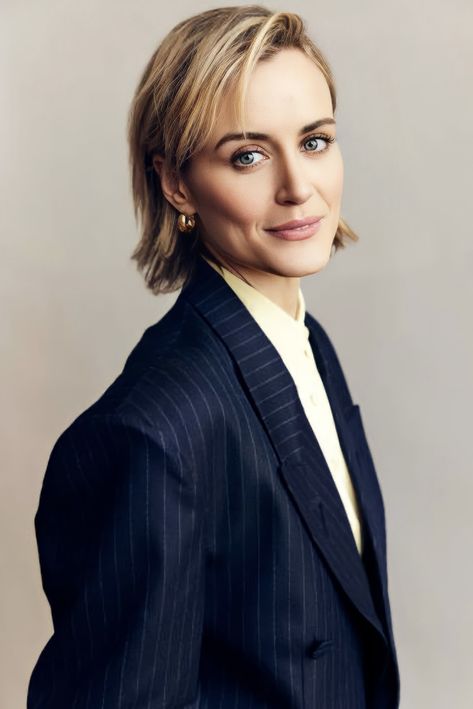 Taylor Shilling, Prison Wife, Piper Chapman, Taylor Schilling, Woman Suit, House Md, Woman Suit Fashion, Photo Edits, Orange Is The New Black