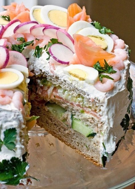 Swedish Sandwich, Fedtforbrændende Mad, Sandwich Torte, Sandwich Cake, God Mat, Snacks Für Party, Wrap Sandwiches, Finger Food, High Tea