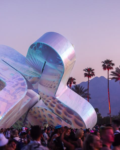 Coachella 2023 Installations Capture Architecture, Color and Scale | ArchDaily Coachella 2023, 3d Photography, Music And Arts, Cloud Photos, Coachella Valley Music And Arts Festival, Festival Inspiration, Handmade Collage, Interactive Installation, Coachella Valley