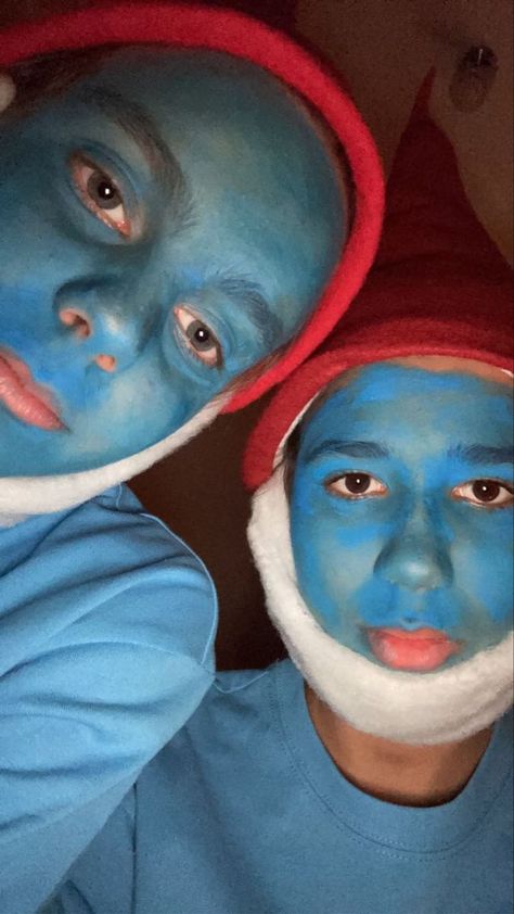 Funny Double Halloween Costumes, 2 Duo Halloween Costumes, Weird Duo Costumes, Halloween Costume Duo Funny, Halloween Costumes For Duos Funny, Halloween Costumes Smurf, Cute Smurf Costume, Blue Characters Costume, Funny Duo Costumes Bff