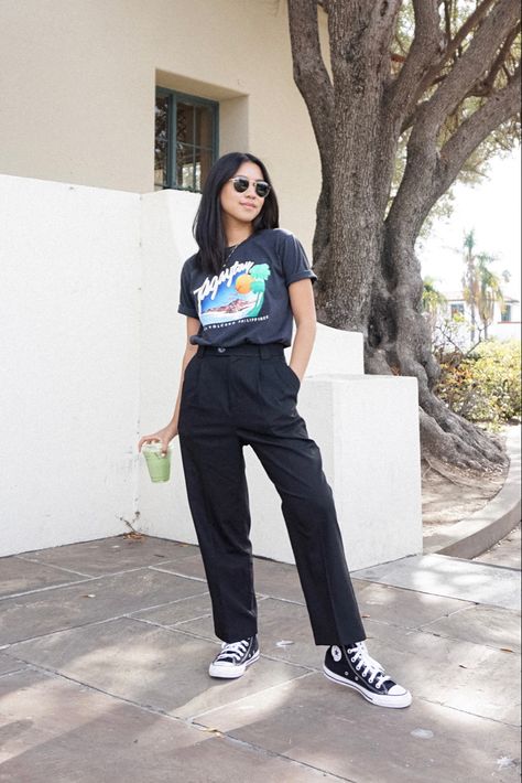 Look Grunge, Graphic Tee Outfits, Casual Day Outfits, Outfits With Converse, Elegante Casual, Mode Inspo, Tshirt Outfits, Tee Outfit, Business Casual Outfits