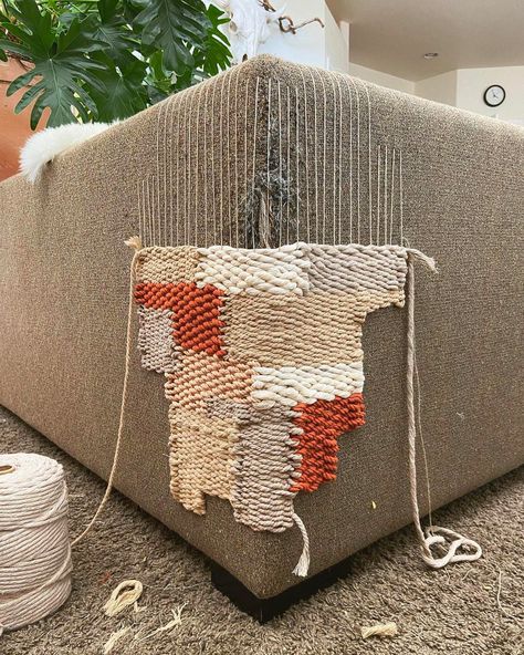 Fix Furniture with Visible Mending | Tutorial Sarah Neubert & TA-DAAN Visible Mending, Crafty Craft, Furniture Projects, Diy Inspiration, Home Crafts, Diy Furniture, Diy And Crafts, Furniture Diy, Teak