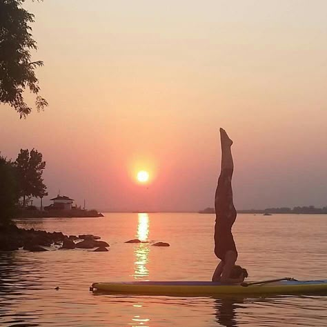 Yoga Paddleboard, Paddleboard Yoga, Headstand Yoga, Paddle Board Yoga, Yoga Aesthetic, Yoga Movement, Paddle Surfing, Sup Yoga, Advanced Yoga