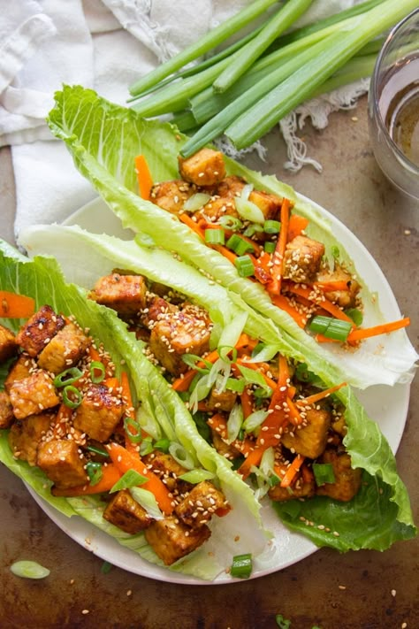 Sesame Ginger Sauce, Tempeh Recipes Vegan, Vegan Lettuce Wraps, Tempeh Recipes, Healthy Vegetarian Dinner, Sesame Ginger, Vegan Lunch Recipes, Vegan Asian, Ginger Sauce