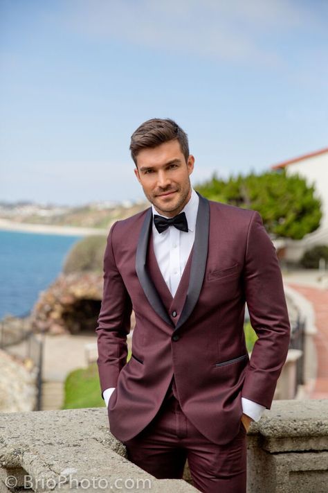 Online Tuxedo Rental for Men- maroon suit- classic black bowtie Wedding Suits For Groom, Maroon Tuxedo, Wedding Suits Men Black, Maroon Suit, Costum Elegant, Wedding Tux, Groom Wedding Attire, Maroon Wedding, Classy Suits