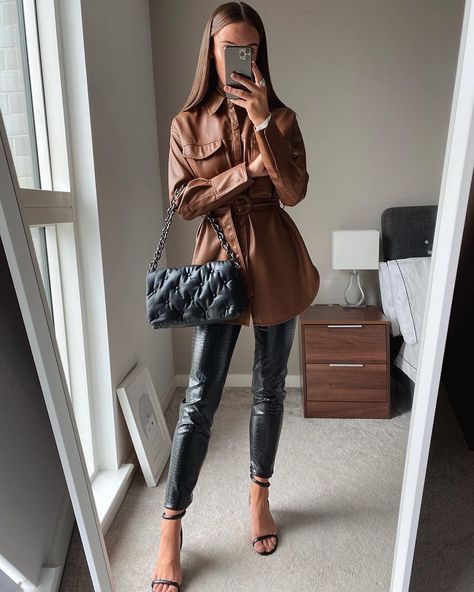 Leather Overshirt Outfit, What Em Wore, Overshirt Outfit, Leather Shirt Outfit, Outfit Inspiration Women, Instagram Autumn, Daily Fashion Inspiration, Leather Shirt, Autumn Outfit