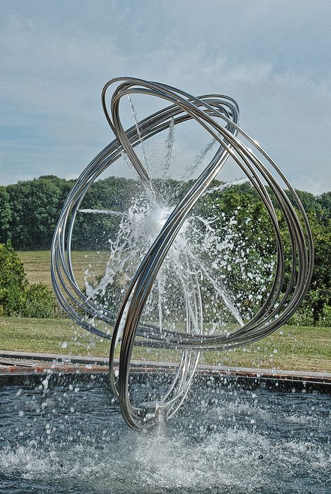 Lasso Household Design, Sculpture Fountain, Water Sculpture, Fountain Design, Garden Sculptures, Steel Sculpture, Garden Fountains, Outdoor Sculpture, Futurism