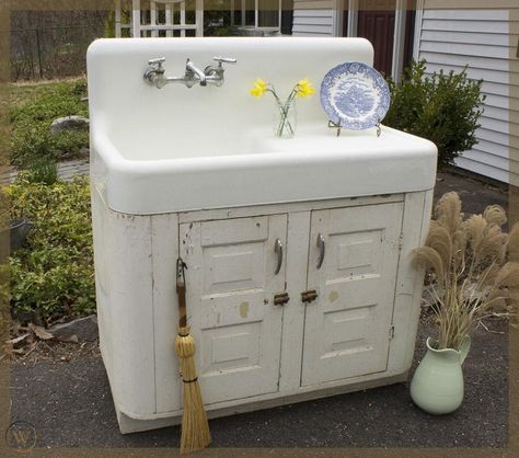 Drain Board Sink Bathroom, 1900s Cottage, Antique Farmhouse Sink, Farmhouse Reno, Vintage Kitchen Sink, Vintage Farmhouse Sink, Farmhouse Bathroom Sink, Square House, Vintage Sink