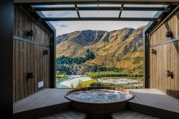 Dream Honeymoon Destinations, Honeymoon Tropical, Dream Holiday Destinations, Onsen Ryokan, Tropical Honeymoon, Tub Deck, Adventurous Honeymoon, Queenstown Wedding, New Zealand Trip