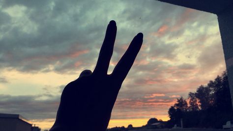 Peace :)!💯 Wallpaper Peace, Computer Screen Wallpaper, Screen Wallpaper Aesthetic, Aesthetic Peace, Peace Pictures, Pc Wallpaper, Screen Wallpaper, Computer Screen, Peace Love