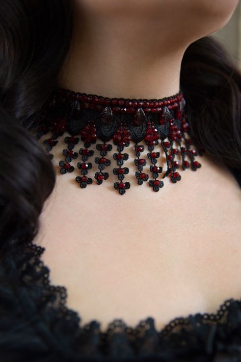 Gothic Wedding Jewelry, Jóias Body Chains, Goth Cosplay, Victorian Gothic Jewelry, Red Goth, Red Crystal Necklace, Red Choker, Red Gothic, Goth Choker