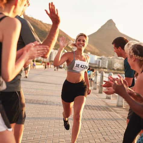 This Is What It Actually Takes to Run a Marathon Marathon Women, Running Magazine, London Marathon, Marathon Training Plan, Marathon Runners, Half Marathon Training, Running Tips, Marathon Running, Marathon Training