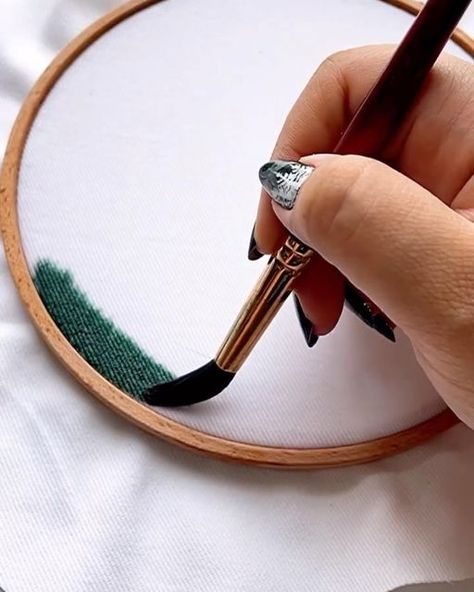 Painting With Embroidery, Watercolor Embroidery, Embroidery Hoop Crafts, Guided Art, Textile Art Embroidery, Diy Embroidery Designs, Landscape Quilts, Creative Embroidery, Creative Artwork