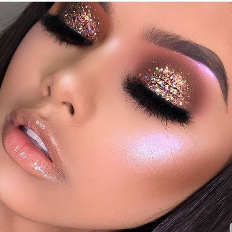 Pink Glitter Makeup, Gold Glitter Eyeshadow, New Makeup Ideas, Eye Glitter, Glitter Makeup Looks, Makeup Looks For Green Eyes, Dramatic Eye Makeup, Birthday Makeup, Glitter Eye Makeup