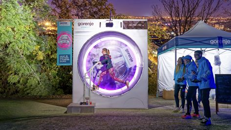 Gorenje became one of the partners of the Night Run series of running events. The brand wanted to promote SteamTech washing machines and their steam technology. Instead of showcasing the products in a promotional tent among other brands, we created the Running-Washing Machine. It’s a giant model of a SteamTech washing machine that’s tailor made for runners. In it, they could run and build up steam for their actual race. Washing Machine Ads, Product Launch Ideas, Brand Installation, Washing Machine Installation, Technology Event, Experiential Marketing Events, Steam Technology, Launching Event, Event Booth Design