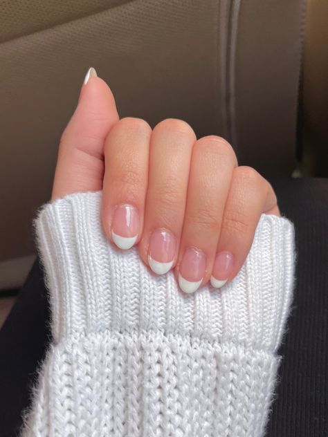 Oval Shape French Tip, White French Tip Nails Square, Nails Square Round, French Tip Nails Square, Short Rounded Acrylic Nails, Almond French Tip Nails, Almond French Tip, White French Tip Nails, Rounded Acrylic Nails