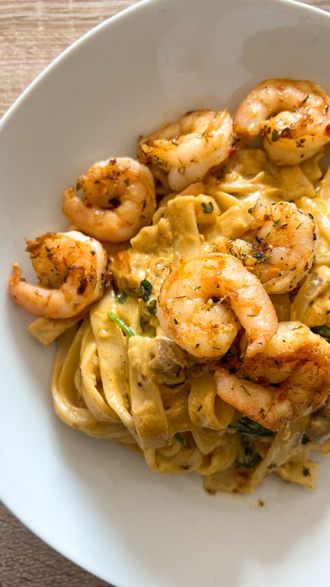 Close up shot of seafood tagliatelle with grilled prawns Pasta And Prawns, Tagliatelle Seafood, Prawns Aesthetic, Prawn Carbonara, Essen Aesthetic, Dinner Ideas Aesthetic, Prawns Pasta, Seafood Tagliatelle, Creamy Prawn Pasta