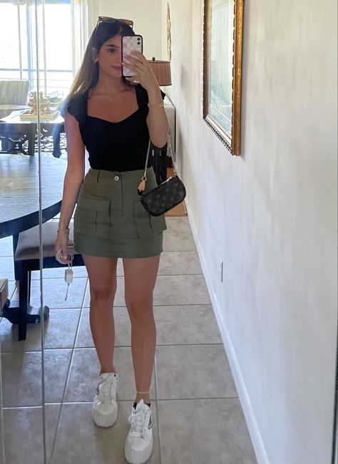 Fits With Cargo Skirt, Green Skirt And Black Top Outfit, Outfits With A Green Skirt, Green And Black Skirt Outfits, Outfit Ideas With Green Skirt, Cargo Skirt Green Outfit, Skirt Outfits Cargo, Green Skirt Black Top, What To Wear With Cargo Skirt