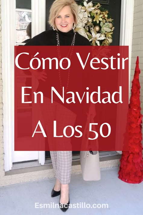 El mes de diciembre ya casi termina, por lo que es normal que te preguntes ¿Cómo vestir en navidad a los 50? Existen muchas cosas que puedes hacer para encontrar tu estilo, sin importar la edad que tengas y más aún, si es para una ocasión tan linda e importante, como la navidad. Por ello, en esta ocasión, te mostraremos algunas ideas de atuendos que puedes usar para las fiestas para que puedas estar abrigada, elegante y acorde a tu edad. Christmas Day Outfit Dressy, Fancy Christmas Outfit, Dressy Christmas Outfits, Christmas Outfit Dresses, Chic Christmas Outfit, Christmas Outfits Dressy, Christmas Clothing Ideas, Christmas Party Outfit Work, Christmas Blazer