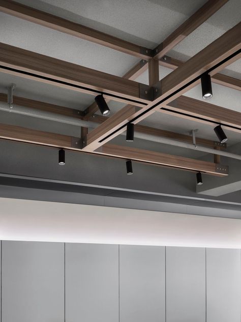 Gallery of Something For, Yitian Holiday Plaza, Shenzhen | MOC DESIGN OFFICE | Media - 9 Office Ceiling, Interior Ceiling Design, Architectural Lighting Design, Ceiling Design Modern, Ceiling Detail, Wood Project, Glass Facades, Design Office, Woodworking Wood