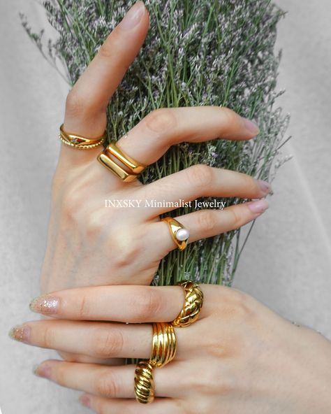 Ring Designs For Index Finger, Stack Gold Rings, Gold Rings Ideas, Classic Ring Jewelry, Everyday Rings Gold, Minimal Rings Gold, Gold Ring Stacking Ideas, Rings Designs For Women Gold, Hand Rings Gold